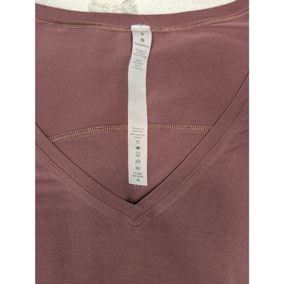 Lululemon To The Point Tee in Pink - Picture 2 of 4